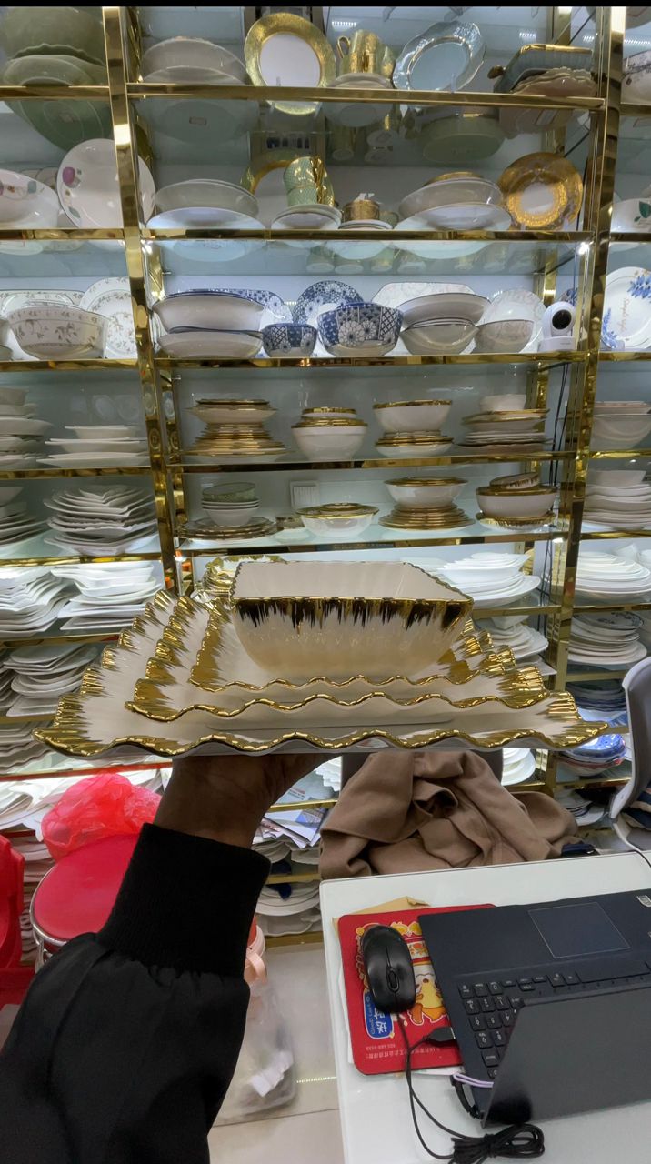 Queens DinnerWare Plate Set